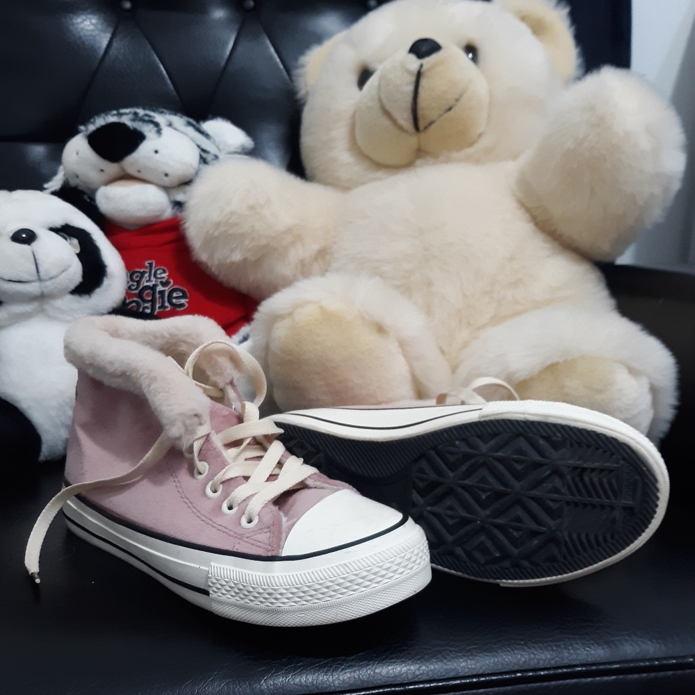 Fashion New Shoes With Pink Fur